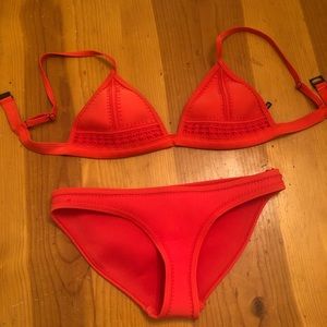 GIGI - RED VELVET - TOP - S ++ & BOTTOM - S